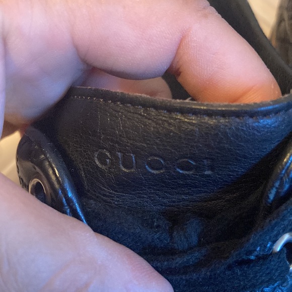 GUCCI | Black Microguccissima Leather Low Top Sneakers - Picture 5 of 9